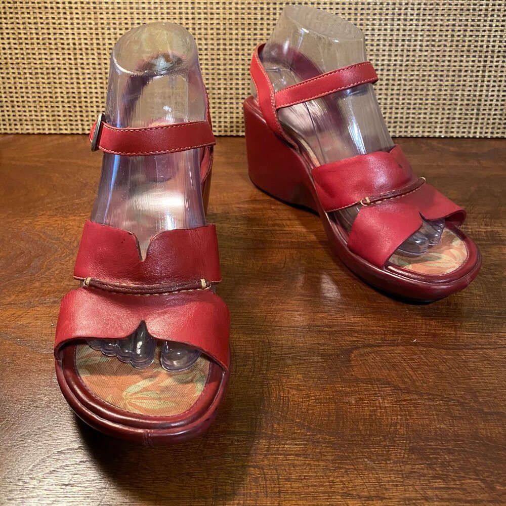 Vintage Liz Claiborne "Lizflex" Red Cranberry Leather Wedge  Sandals sz: 9